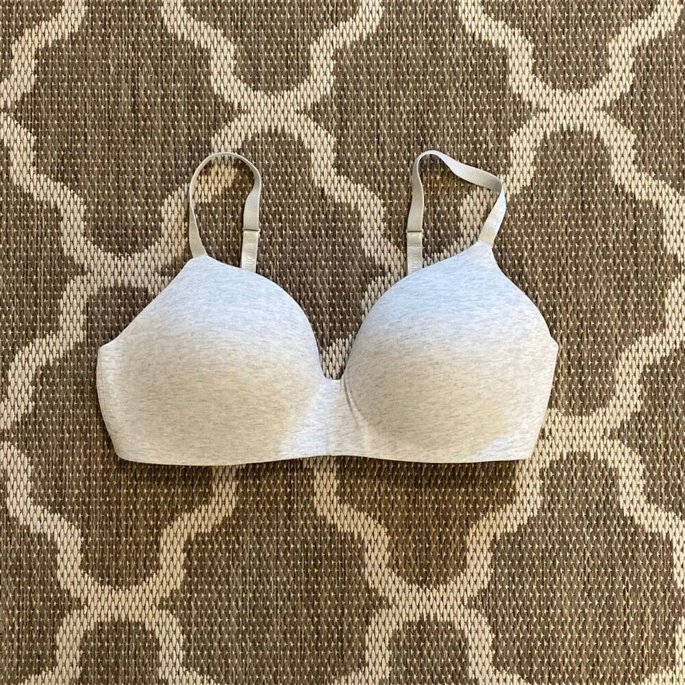 Victoria’s Secret T-shirt lightly lined wireless bra, size 38DD